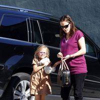 Jennifer Garner takes her daughter Violet Affleck to the dentist | Picture 112718